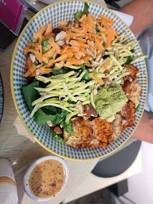 Ve-gang bowl at RAW & BOWL'D in Amman