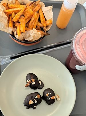 Protein bites, sweet potatoes, minty rouge at RAW & BOWL'D in Amman