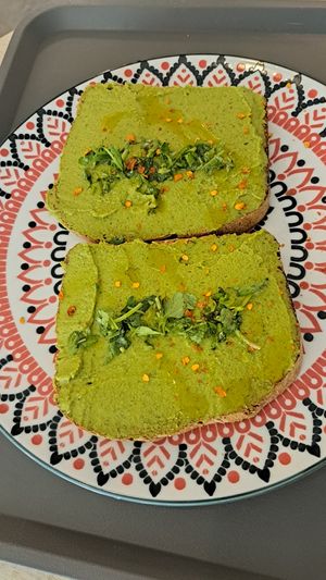 Green hummus toast with chili flakes at RAW & BOWL'D in Amman