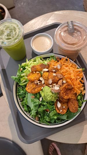 Salad and smoothies at RAW & BOWL'D in Amman