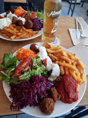 Falafel, fries, fresh salad with yogurt mint sauce at Veggie Bros - Sanderstr in Wurzburg