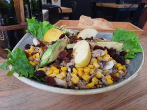 Ensalada Benijo: Lechuga, tomate, quinoa, aguacate, manzana, champiñones, maíz, pipas y pasas. at La Crepería Les Îles in Tenerife