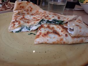 Crep vegetariana: espinacas, champiñones, papas arrugadas, queso, cebolla y nata at La Crepería Les Îles in Tenerife