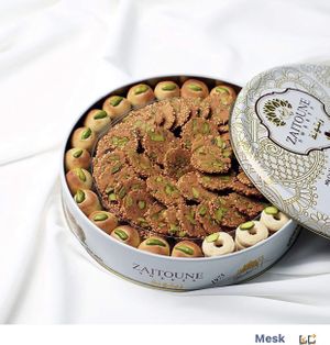 Syrische Süßigkeiten mit Sesam at Shahba Rose in Chemnitz