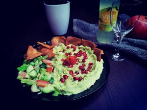 Vegan. Avocado Mahruse mit Brotsalat und  2 Spinat Teigtaschen  at Shahba Rose in Chemnitz