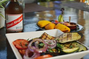 Más opciones de nuestra carta de tapas. Verduras a la parrilla y nuestro favorito: las empanadillas caseras. Hechas con alubias negras. at La Roca in Albir
