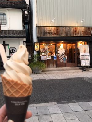 Shop and Royal Sweet vanilla soft ice cream that John Lennon loved (non vegan use regular dairy) at Senri in Matsumoto