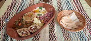 Refeiçāo do dia: Mix de 5 pratos at Amargi Gängeviertel in Hamburg