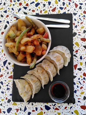 Gyoza and tempura at Xato in Moledo