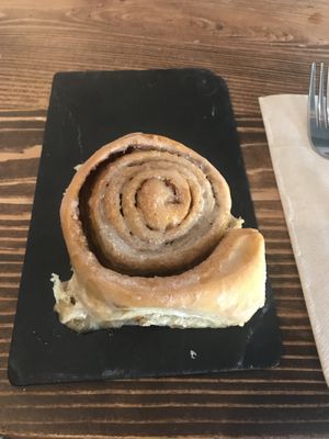 Plant based cinnamon rolles  at Scarlett in Madrid
