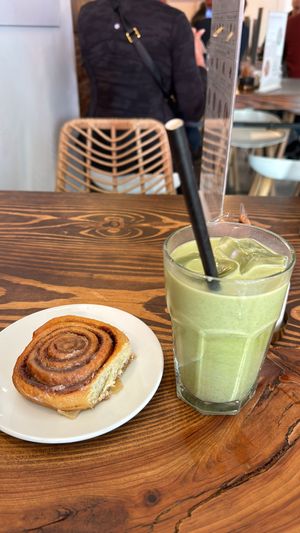 Vegan cinnamon roll   at Scarlett in Madrid