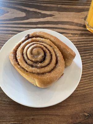 Cinnamon bun  at Scarlett in Madrid