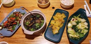 The owners invited us to eat with them (not necessarily included) at Whoosy 大理胡思年月海景客栈 in Dali