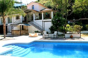 The finca and the pool at Finca Pereila in Coin
