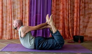 Yoga nu David at Finca Pereila in Coin