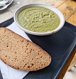 Brokkoli-Spinat-Suppe at Strauch's Deli in Dortmund
