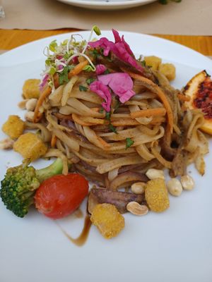 Pad thai at Aguaribay in Barcelona