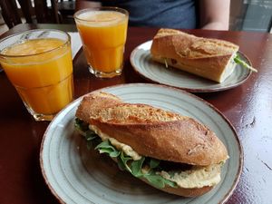 sandwhiches with hummus and dried tomatoes at Aguaribay in Barcelona