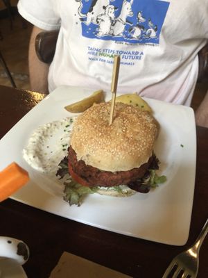 Beetroot and Miller burger at Aguaribay in Barcelona