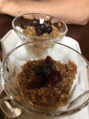 Apple crumble at Aguaribay in Barcelona
