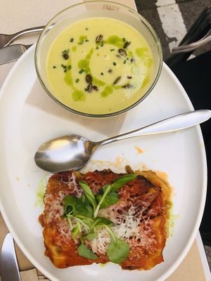 Menú mediodia - pure calabacin + lasaña at Aguaribay in Barcelona