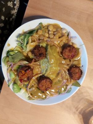 Salad with too much sauce at Rucolino in Dudelange