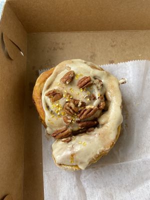 Pumpkin pecan cinnamon roll😍😍😍 at Cats Luck Vegan in Neptune City