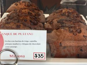 Panque de plátano 🍌 🍫 at Mimosa Vegan Bakery in Hermosillo