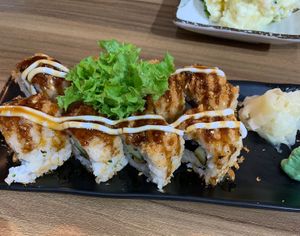 Maki  ~ Photo credit vegetarian friend Doris at Lucky Cat Cafe in Northeast Singapore