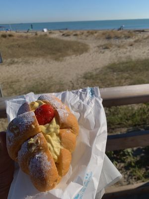 Brioche con crema chantilly vegana   at Forno Pasticceria Antico Porto in Ravenna