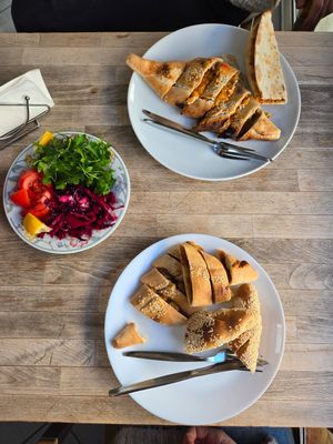 Veggie pide at Furat's Fladen Laden in Vienna