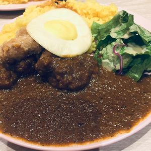 Mochiko chicken curry with egg  at RUCY+R 横浜ジョイナス店 in Yokohama