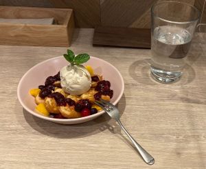 Berry moffle  at RUCY+R 横浜ジョイナス店 in Yokohama