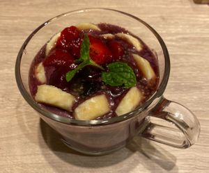 small acai bowl  at RUCY+R 横浜ジョイナス店 in Yokohama