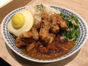 Soy meat karaage curry with a vegan egg at RUCY+R 横浜ジョイナス店 in Yokohama