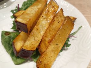Sweet potato fries with maple syrup at RUCY+R 横浜ジョイナス店 in Yokohama