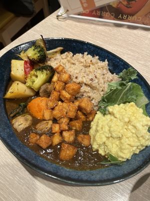 Curry with veggies, scrambled tofu and tempeh  at RUCY+R 横浜ジョイナス店 in Yokohama