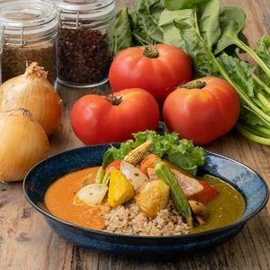 combination curry with colorful roasted vegetables at RUCY+R 横浜ジョイナス店 in Yokohama