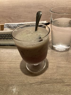 Mix berry soy yogurt lassi  at RUCY+R 横浜ジョイナス店 in Yokohama