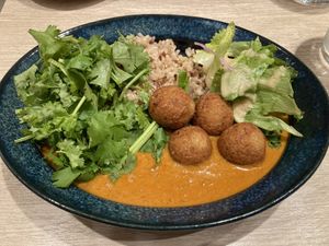 Tomato curry with falafel and coriander toppings  at RUCY+R 横浜ジョイナス店 in Yokohama