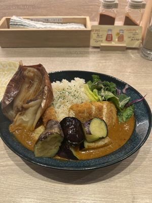Curry with roasted onion, tofu katsu and eggplant   at RUCY+R 横浜ジョイナス店 in Yokohama
