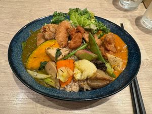 Combination Curry with Colorful Roasted Vegetables at RUCY+R 横浜ジョイナス店 in Yokohama