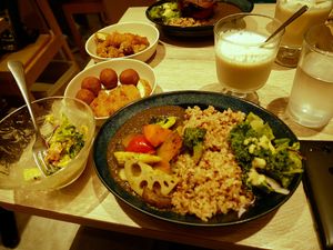 Spinach Curry with Roasted Veggies, Falafel and Fried Tofu Tonkatsu at RUCY+R 横浜ジョイナス店 in Yokohama