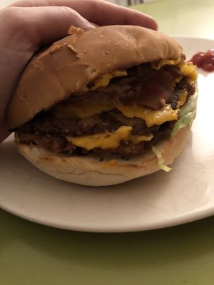 Burger au bacon   at Green Farmer's in Paris