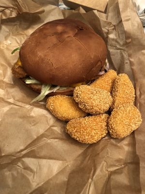 Menu (burger+nuggets)  at Green Farmer's in Paris