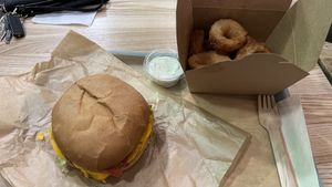 Triple smash bacon & onions ring  at Green Farmer's in Paris