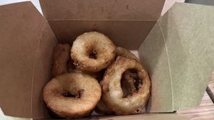 Onions ring   at Green Farmer's in Paris