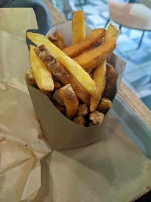 Fries (included in 13.90€ "Offre Midi") - 4/5 at Green Farmer's in Paris