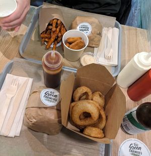 Sweet potato fries, nuggets, onion rings, burgers at Green Farmer's in Paris