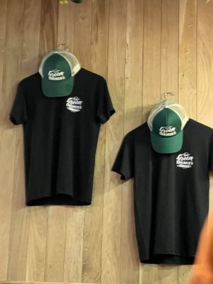 merch  at Green Farmer's in Paris